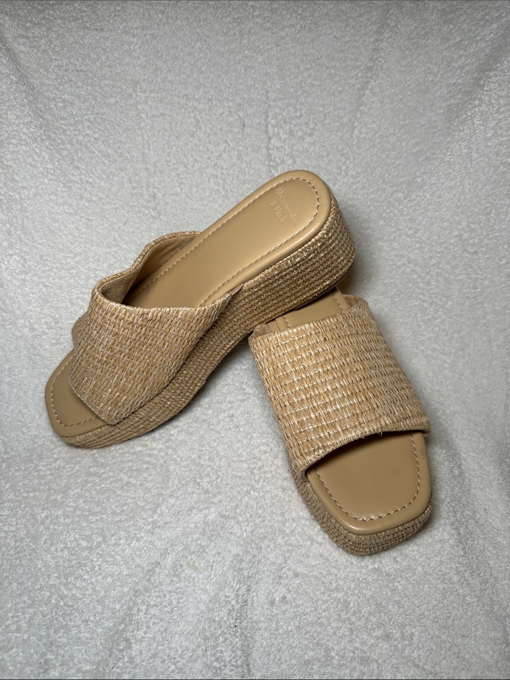 Abercrombie and fitch straw Platform sandal. W8.5